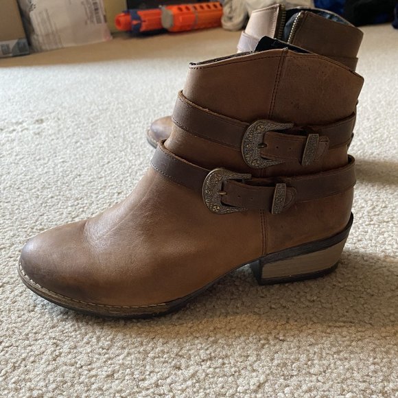 Short Cowboy Boots WORN ONCE - Picture 1 of 6